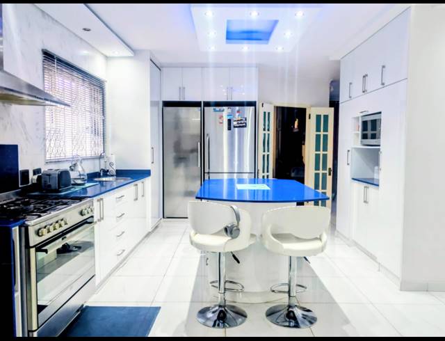 4 BEDROOM HOUSE FOR SALE IN ESCOMBE